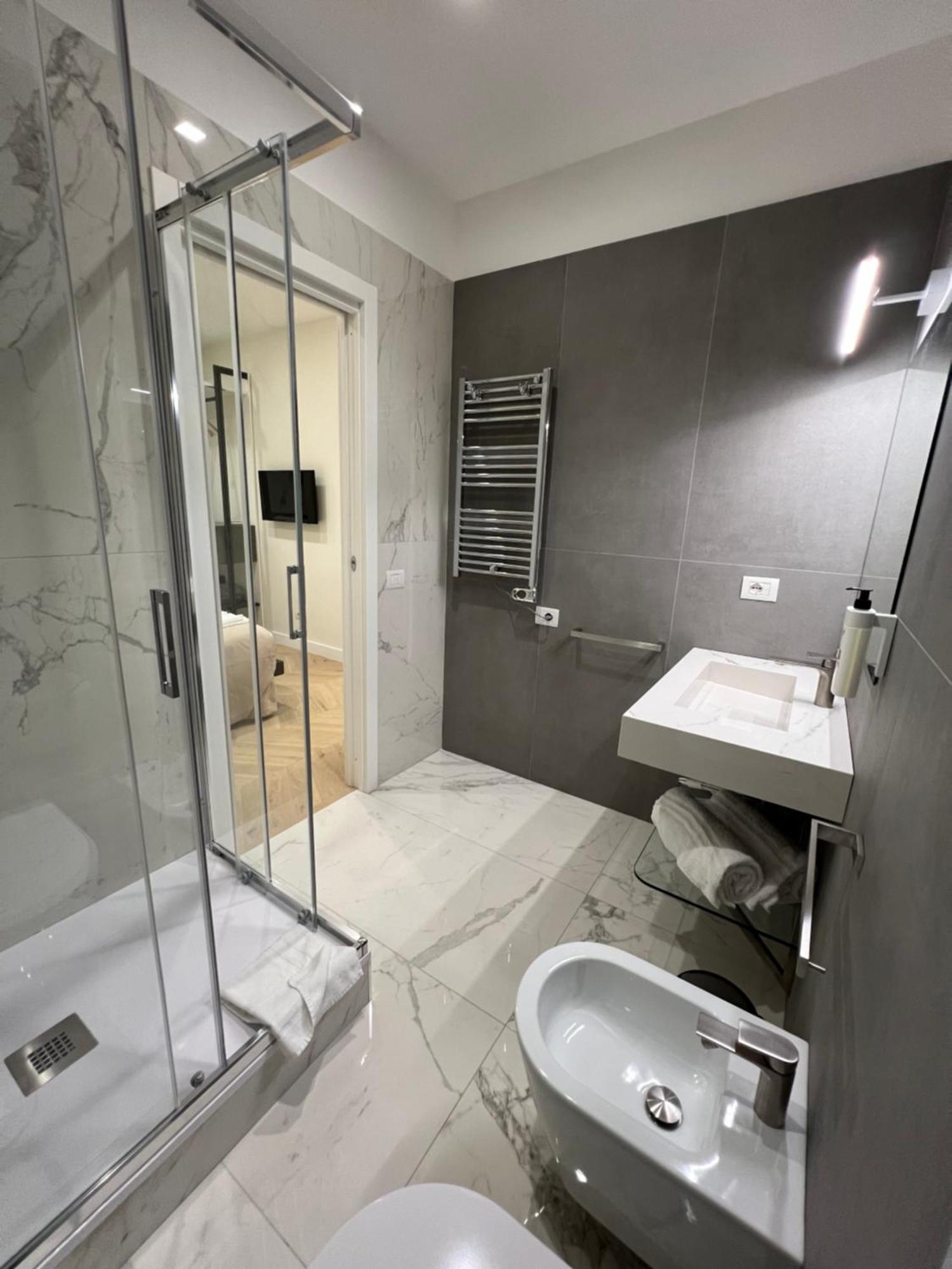 Vittoria's Luxury Rom